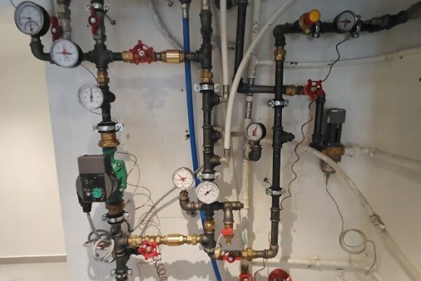 Inntaksgrind endurnýjuð - Dæla og upplblöndun sett til að hlífa álpex sem lagt var af öðrum í ofnalagnir