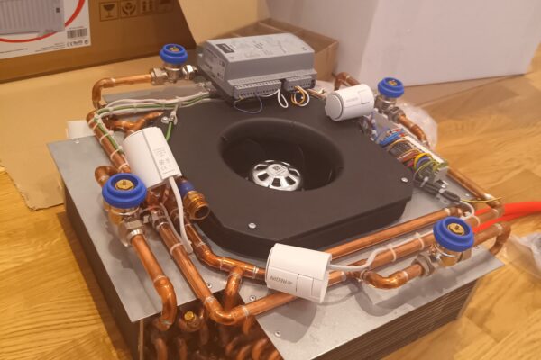 Stýring á gólf-lofthitakerfi