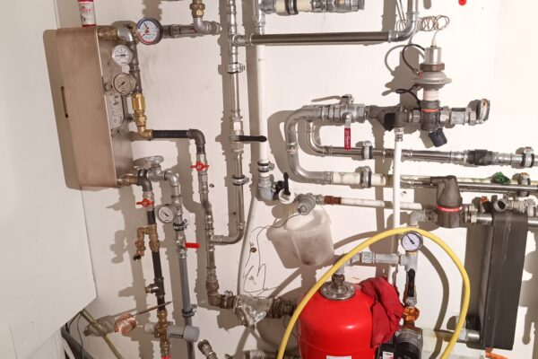 Endurnýjun á inntaksgrind og gömlum varmaskipti